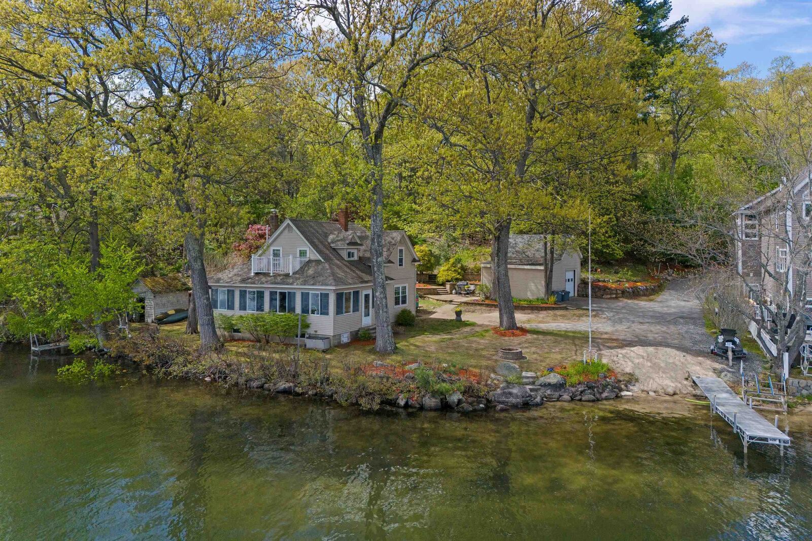 Property Photo:  16 Gardner Road  NH 03087 