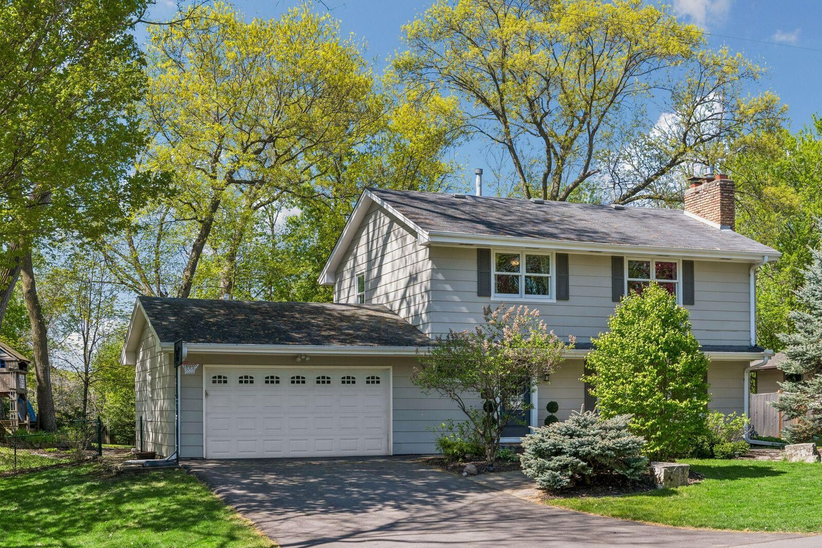 Property Photo: 290 Ridgeview Drive E MN 55391