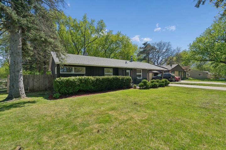 Property Photo:  2476 Gisella Boulevard  MN 55110 