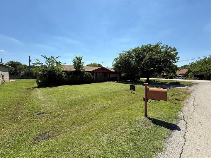 Property Photo:  300 Linda Street  TX 76262 