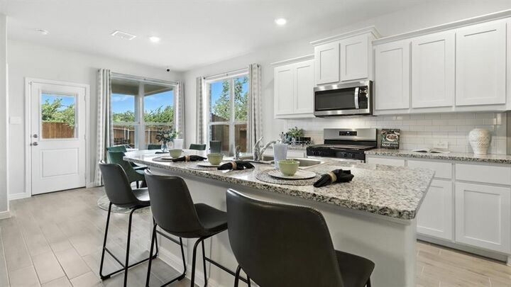 Property Photo: 625 Harvey Street TX 76050