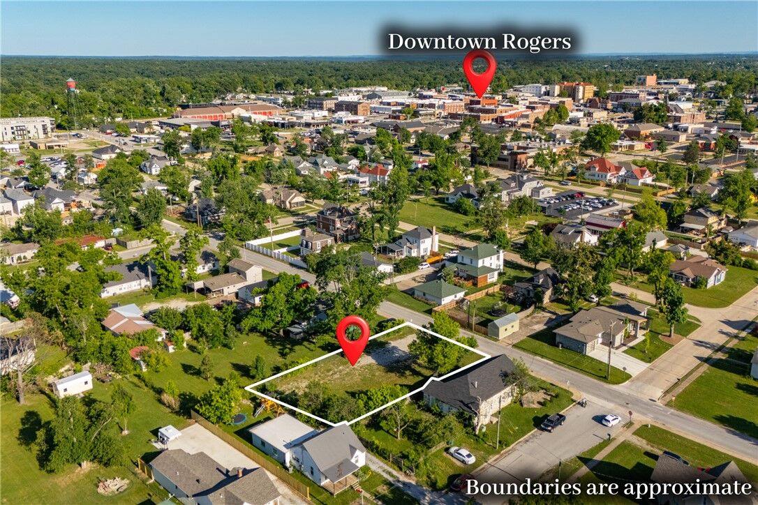 Property Photo:  419 W Persimmon Street  AR 72756 