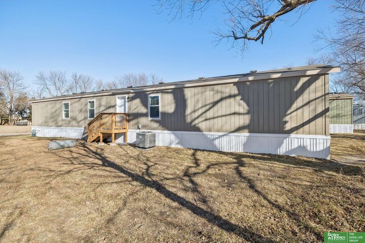 Property Photo: 1075 W 8th Street 18 NE 68649