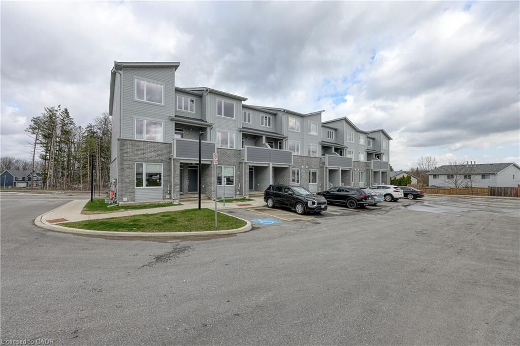 Property Photo:  925 Deveron Crescent 12  ON N5Z 0B6 