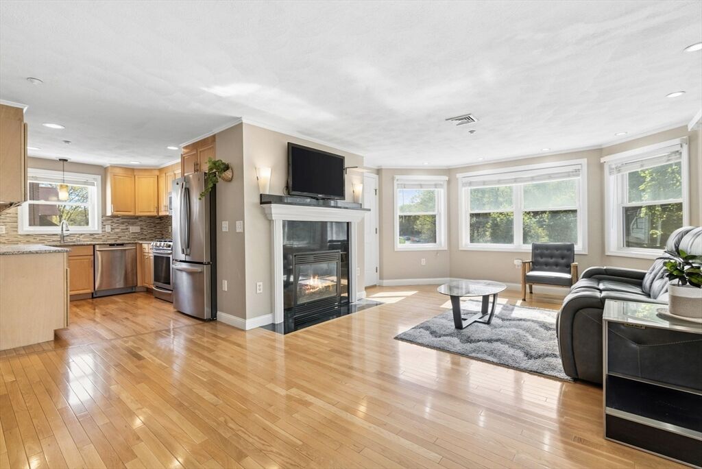 Property Photo: 437 N Main St C MA 01810
