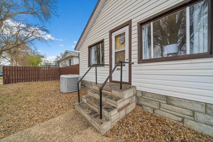 Photo de la propriété:  801B 2 Street SE  AB T1A 0E7 