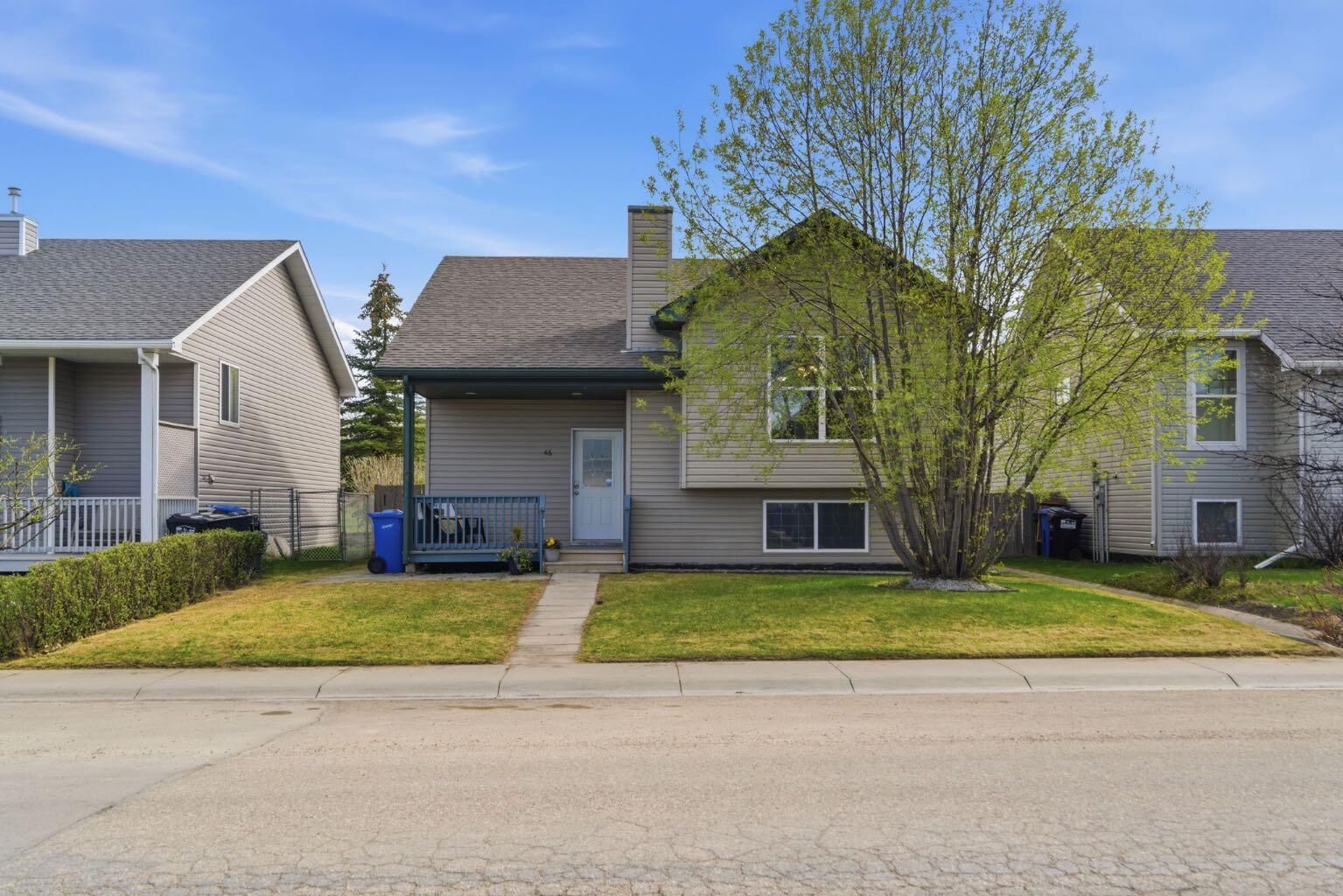 Property Photo: 46 Valarosa Drive AB T0M 0W0