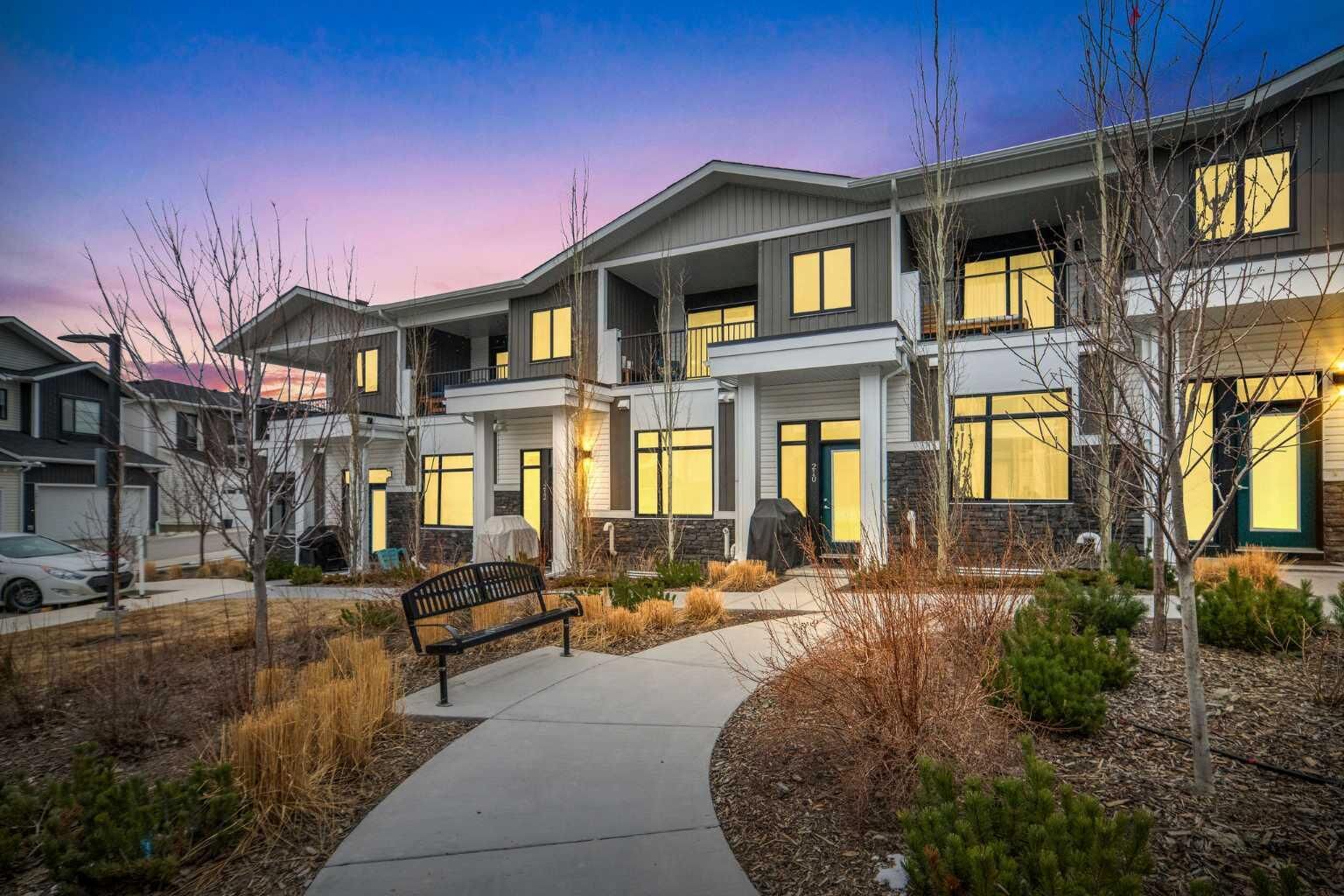 Property Photo:  210 Crestbrook Common SW  AB T3B 6L1 