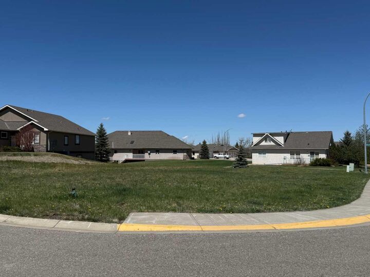Property Photo: 1101 Whispering Greens Bay AB T0L 2B0