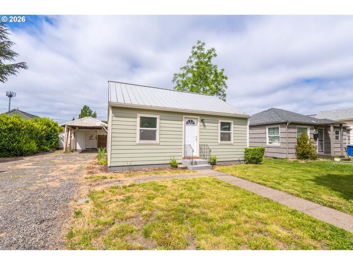 Property Photo:  1925 NE Liberty St  OR 97301 