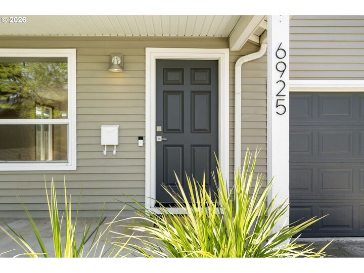 Property Photo:  6925 SE 65th Ave  OR 97206 