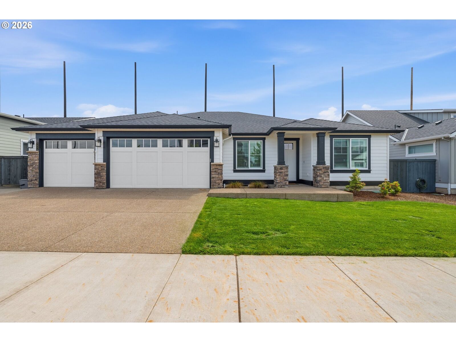 Property Photo: 6442 SE McInnis St OR 97123