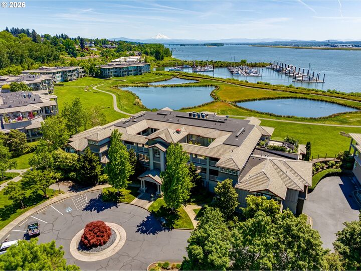 Property Photo:  5433 SE Scenic Ln 104  WA 98661 