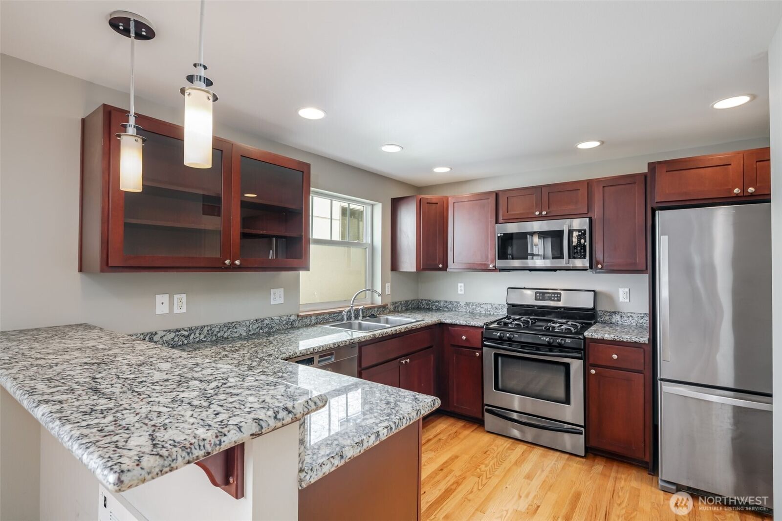 Property Photo:  5260  Brooklyn Avenue NE  WA 98105 