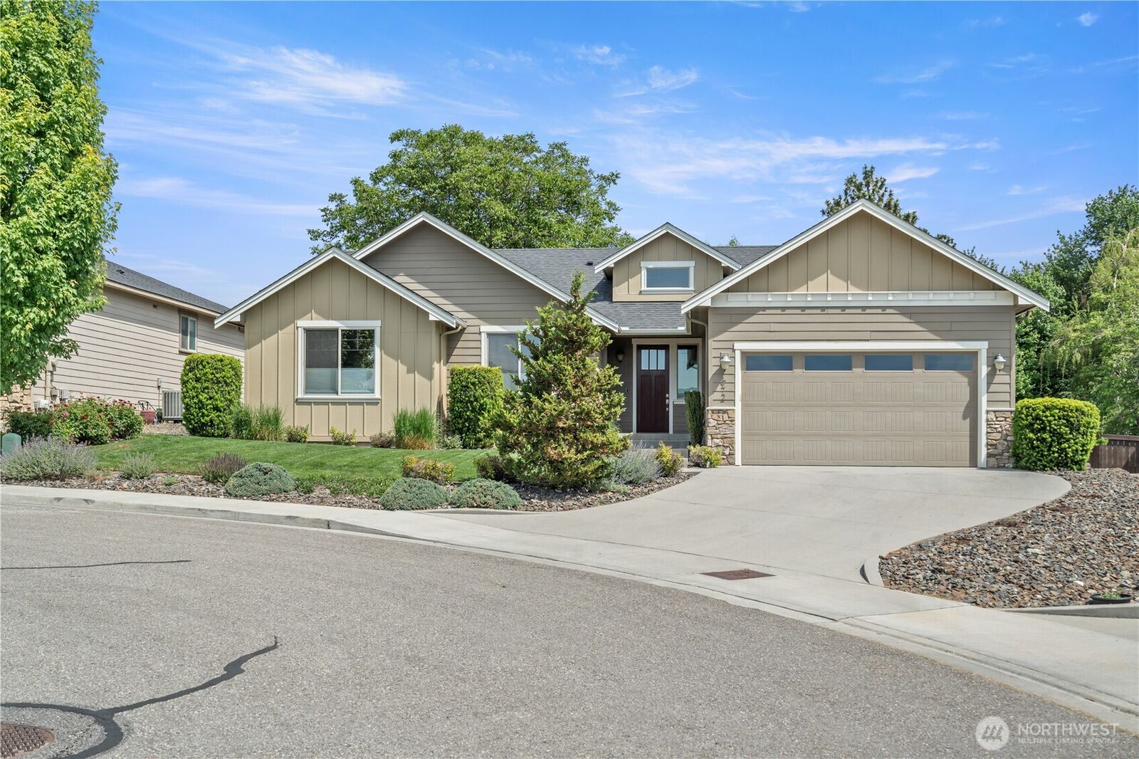 Property Photo:  1972  Legacy Place SE  WA 98802 