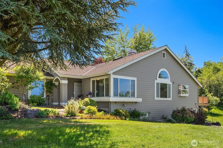 Property Photo:  611 S 32nd Street  WA 98055 