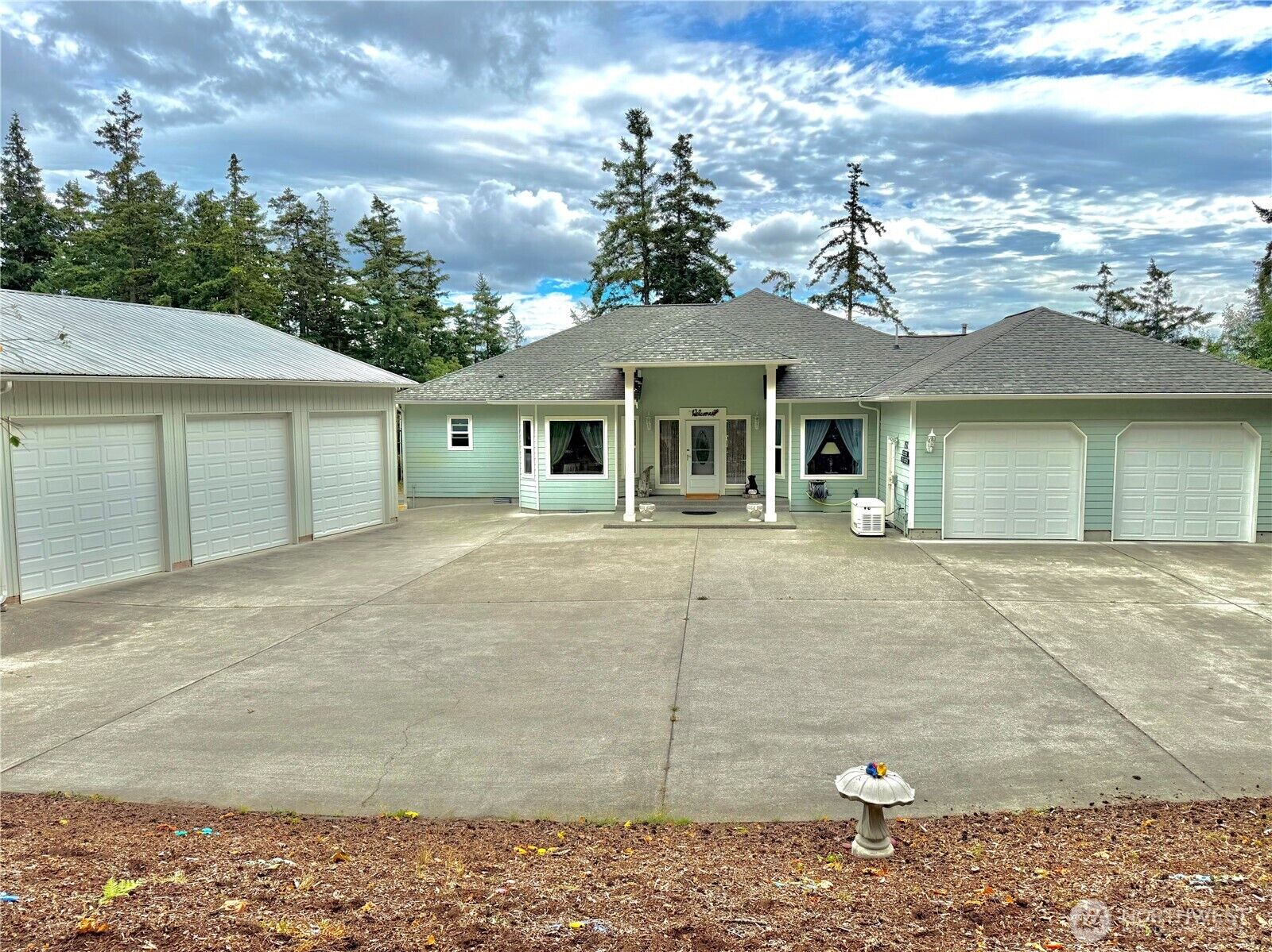 Property Photo: 152 E Morris Road WA 98239