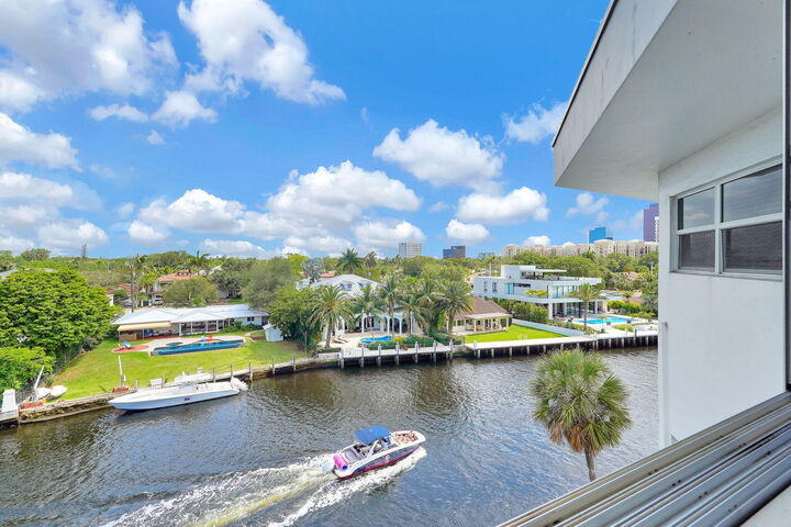 Property Photo:  818 SE 4th Street 505  FL 33301 