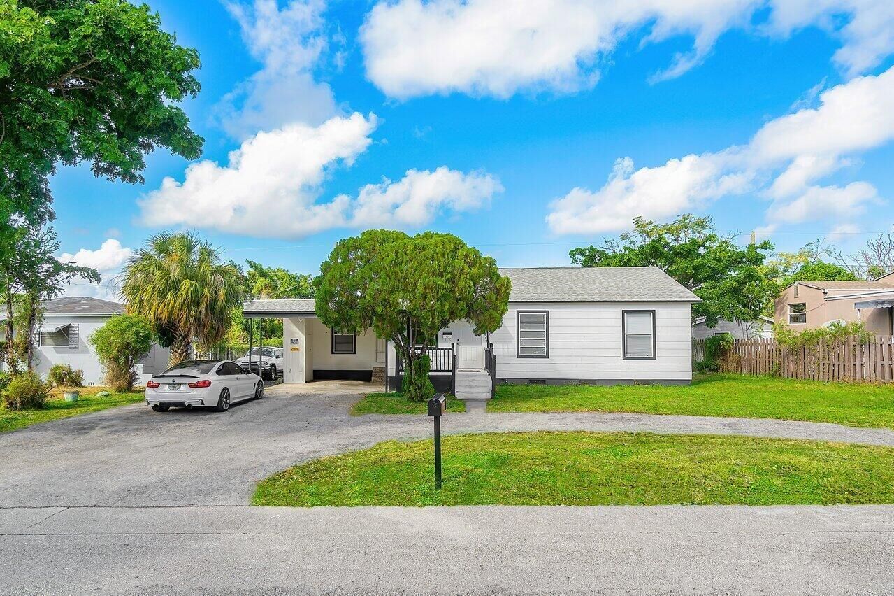 Property Photo:  921 43rd Street  FL 33407 