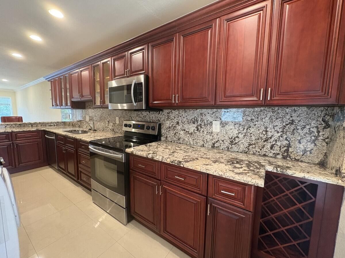 Property Photo:  1441 NW 19th Terrace 201  FL 33445 