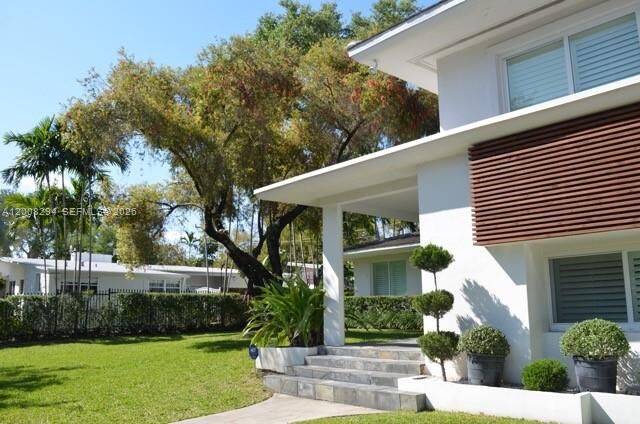 Property Photo:  173 S Shore Dr S  FL 33133 