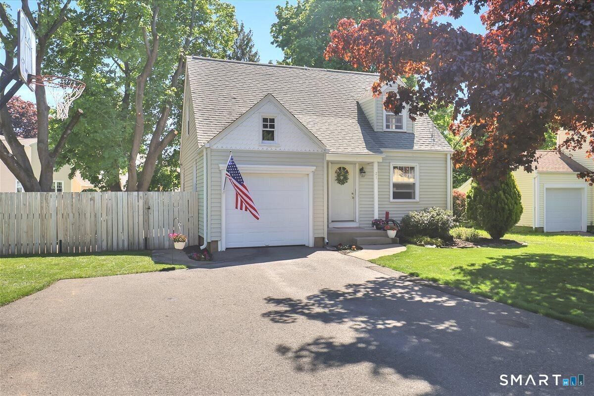 Property Photo:  21 Kensington Street  CT 06040 