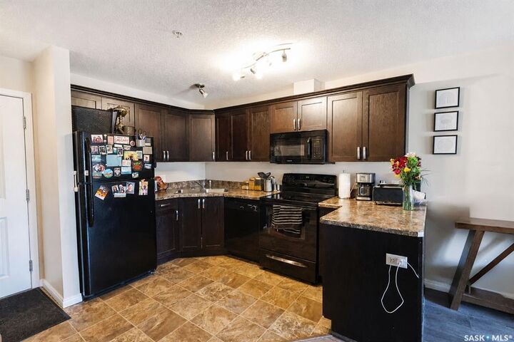 Property Photo: 1501 15th Street E 102 SK S6V 7C3