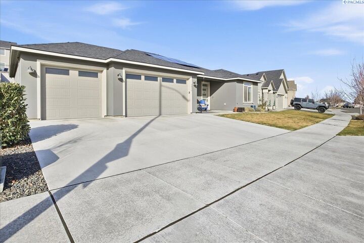 Property Photo:  3016 S Harrison St  WA 99338 