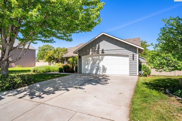 Property Photo:  5730 W 11th Avenue  WA 99338 