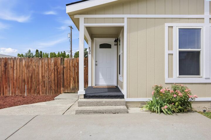 Property Photo:  436 N Douglas Ave.  WA 99301 