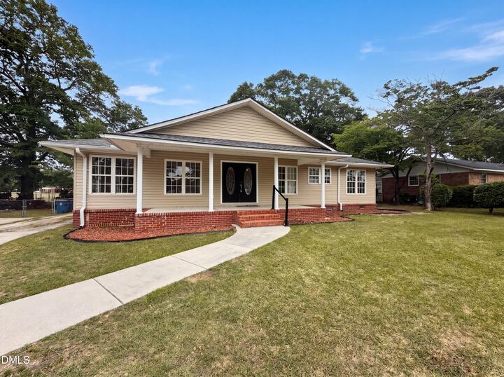 Property Photo:  1210 N Park Avenue  NC 28334 