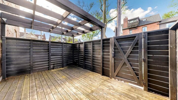 Property Photo:  679 Woodbine Avenue  ON M4E 2J3 