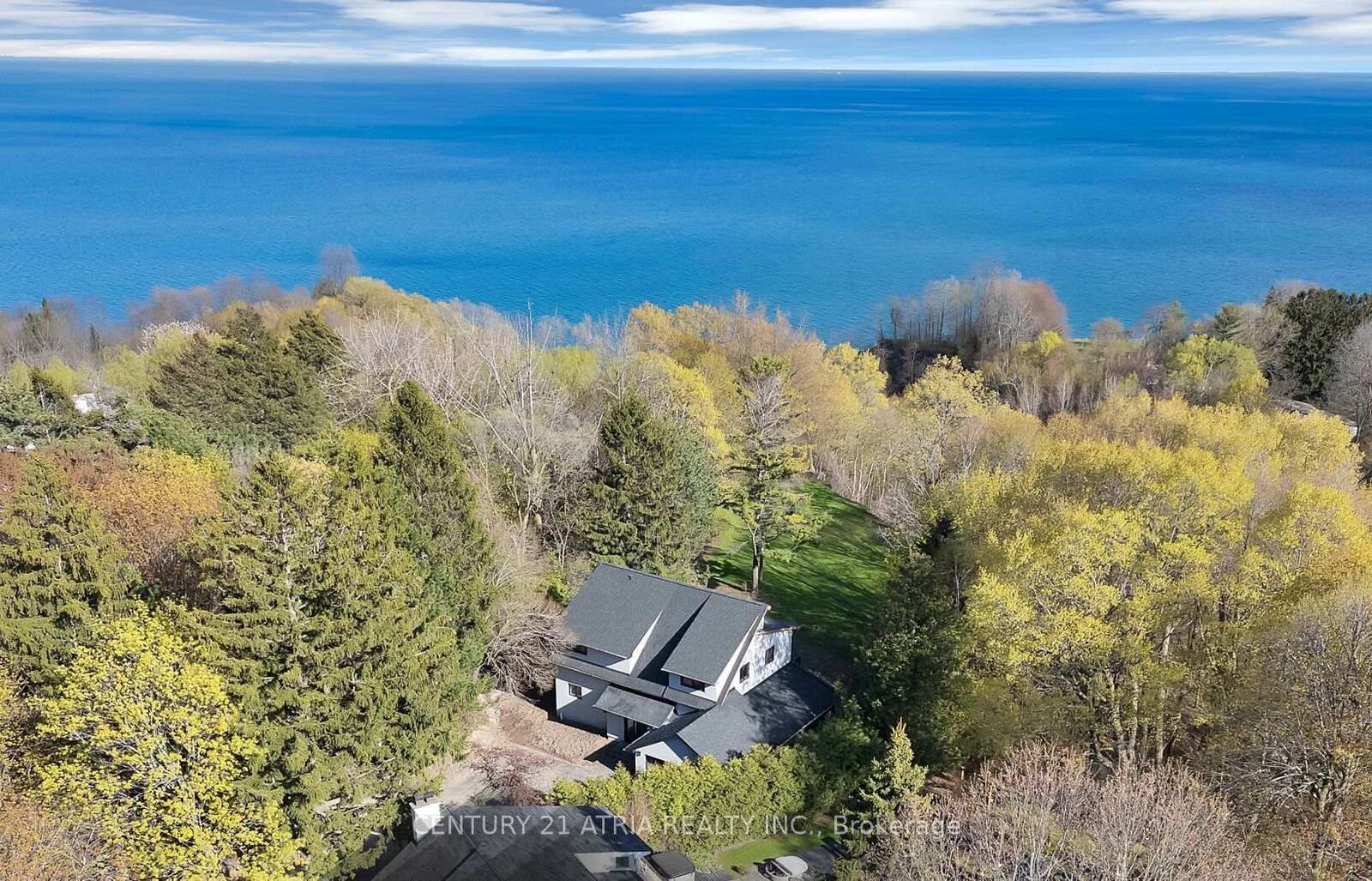 Property Photo: 33 Bellehaven Crescent ON M1M 1H2