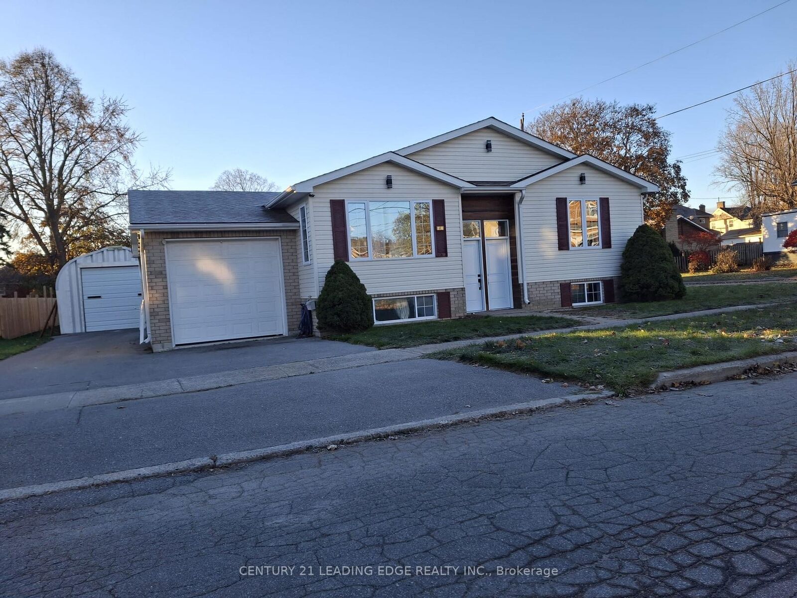 Property Photo:  61 Wilkins Street A  ON K8V 3M6 