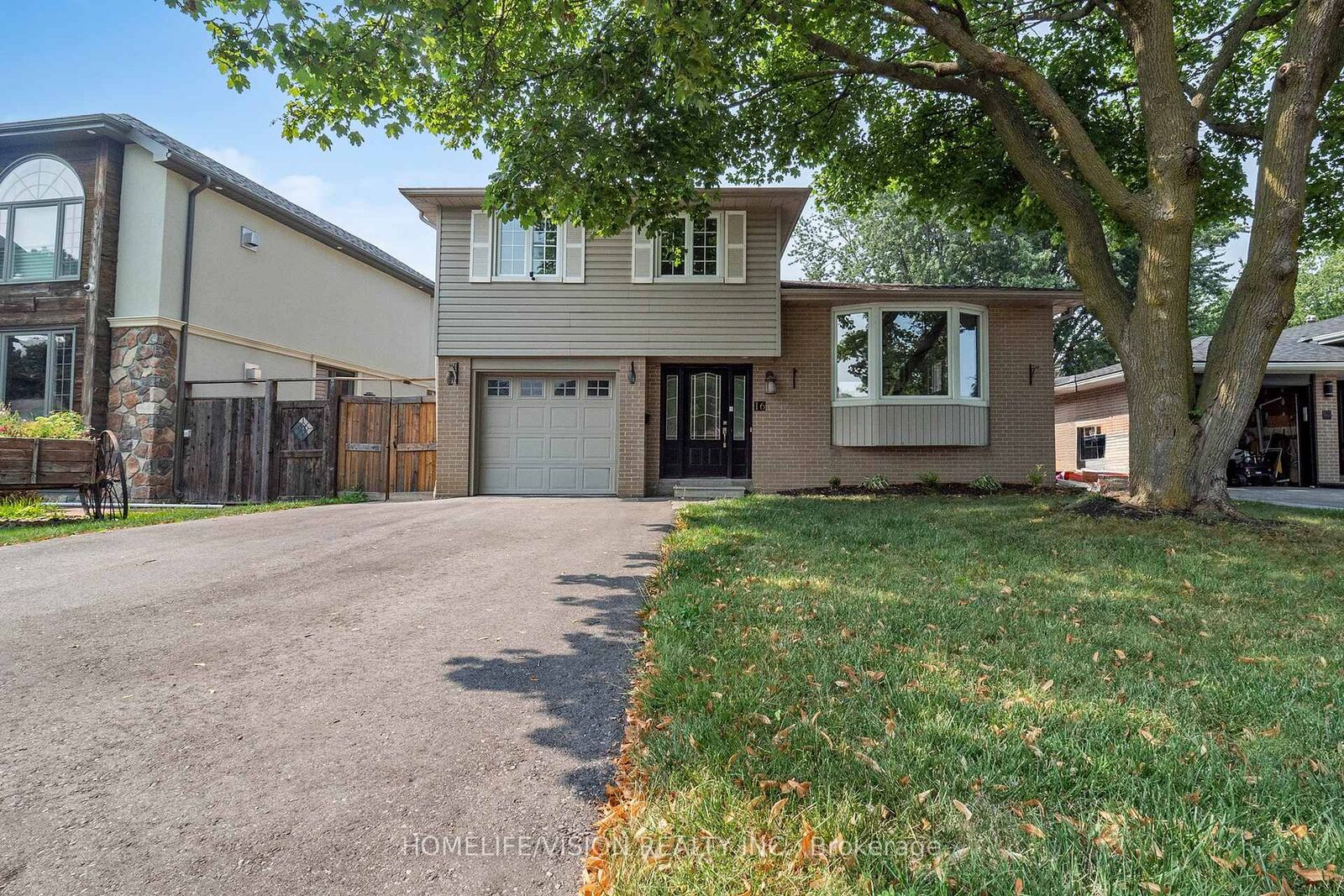 Property Photo: 16 Palgrave Crescent ON L6W 1C9