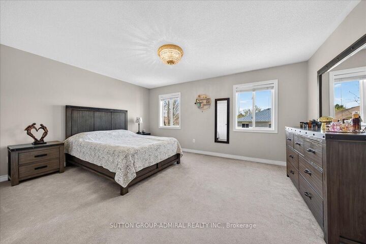 Property Photo: 6 White Crescent ON L4N 7M1