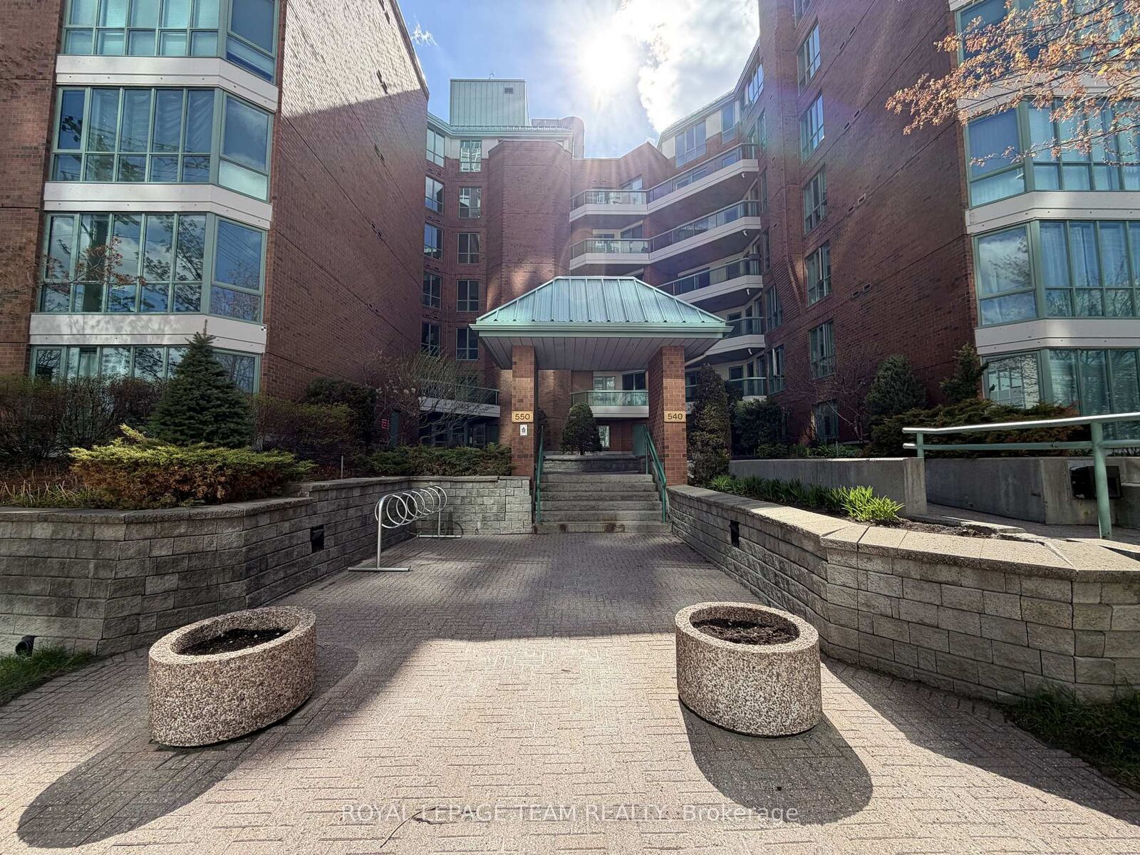 Property Photo: 550 Cambridge Street S 102 ON K1S 5N3