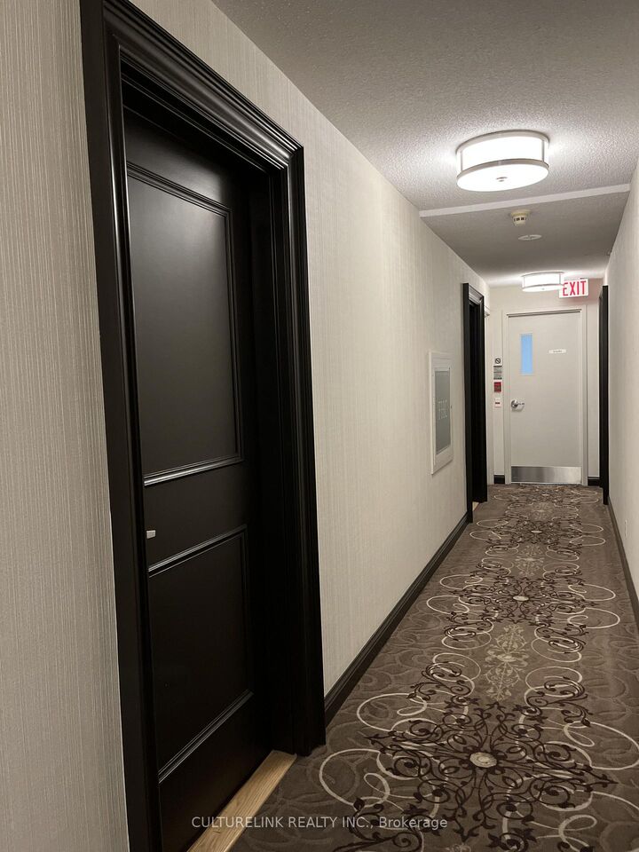 Property Photo: 28 Sommerset Way 1502 ON M2N 6W7
