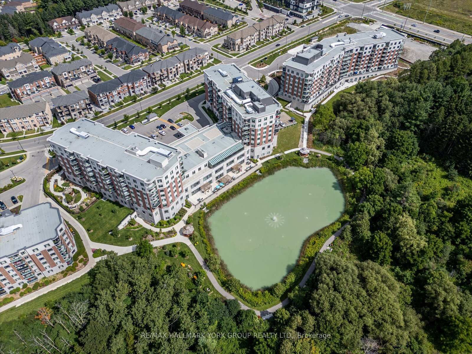 Property Photo:  460 William Graham Drive 402  ON L4G 1X9 