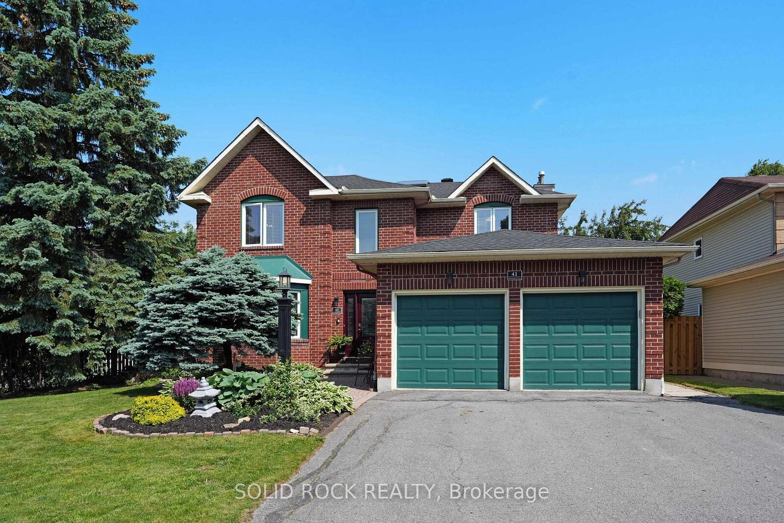 Property Photo: 41 Framingham Crescent ON K2J 3J4