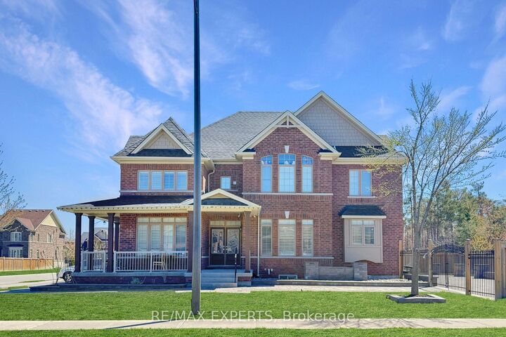 22 Travers Gate — photo 1