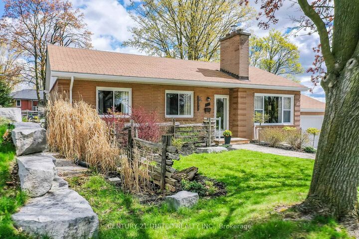 Property Photo: 682 Victory Crescent ON K9J 4T3