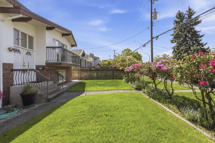 Property Photo: 1108 Cliff Avenue BC V5A 2J7