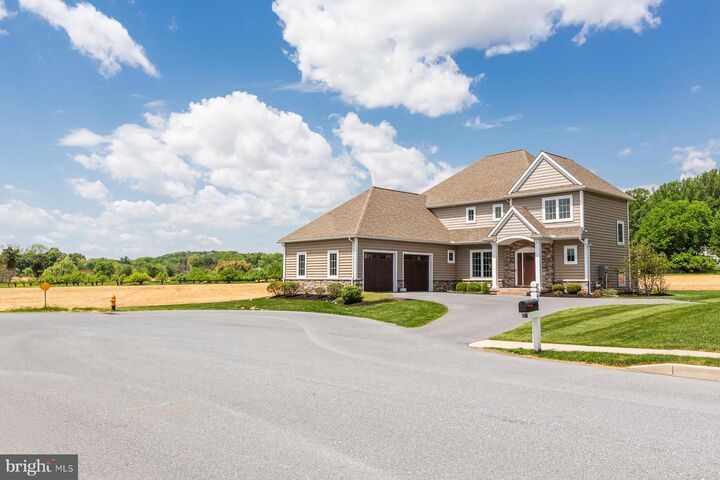 Property Photo: 425 E Delp Road PA 17601