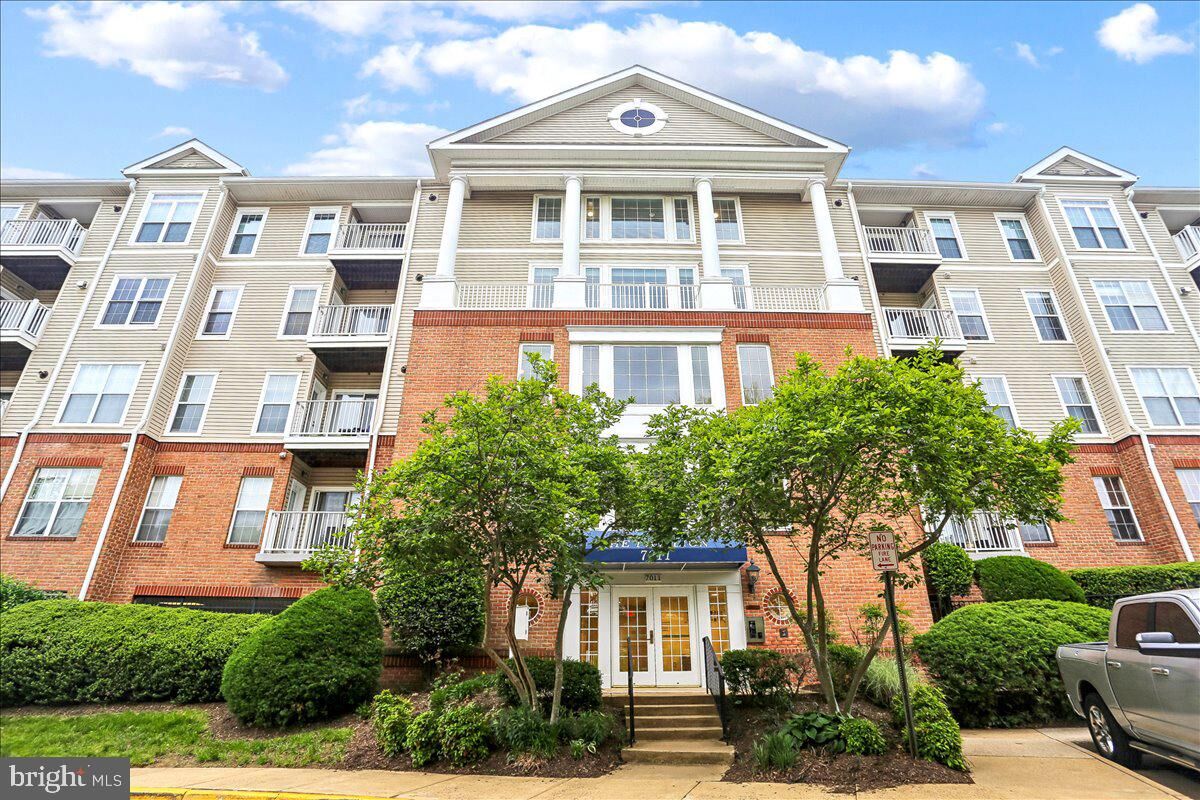 Property Photo:  7011 Falls Reach Drive 101  VA 22043 