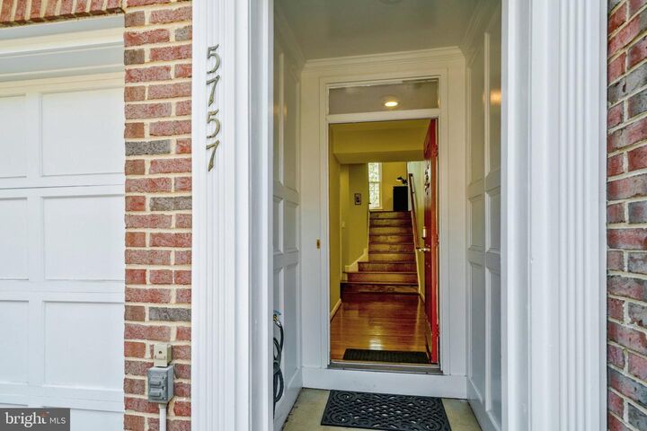 Property Photo:  5757 Governors Pond Circle  VA 22310 