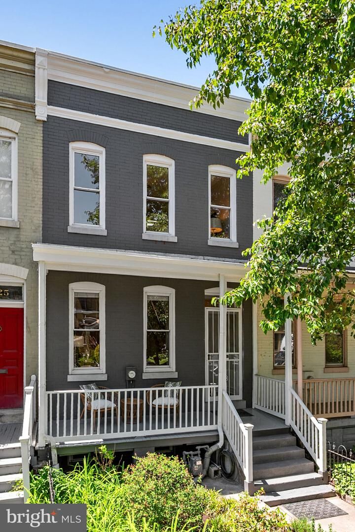 Property Photo:  323 13th Street SE  DC 20003 