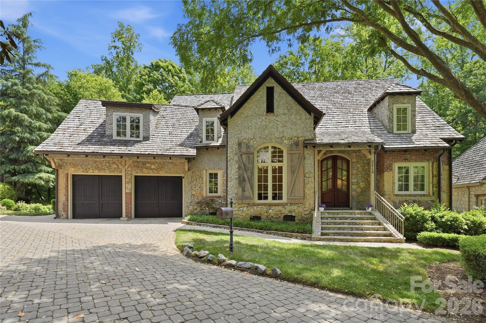 Property Photo: 2418 La Maison Drive NC 28226