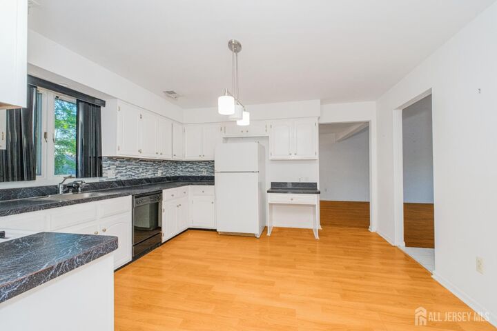 Property Photo:  9 Sycamore Lane  NJ 08854 