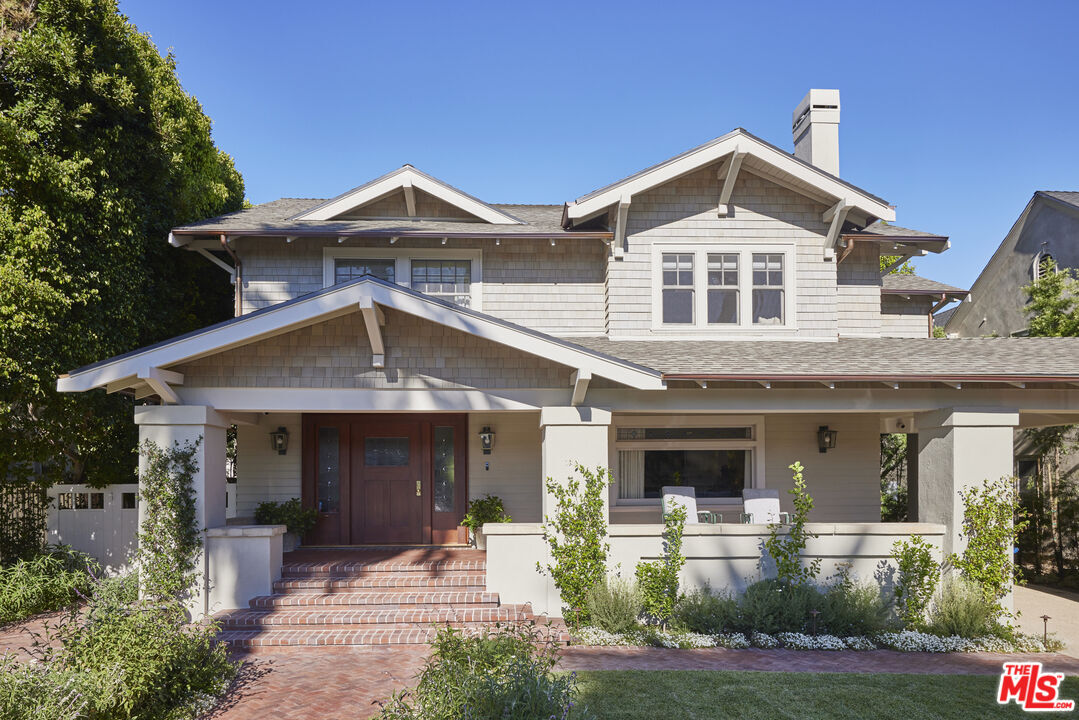 Property Photo:  214 S Van Ness Ave  CA 90004 
